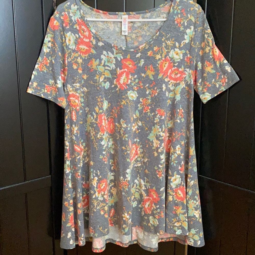 Lularoe “Perfect T”